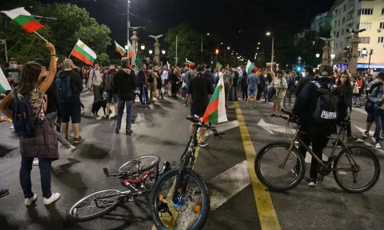 Геройство: Орлов мост е блокиран - Tribune.bg