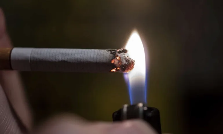 Лекари съветват преболедувалите COVID-19 да спрат цигарите - Tribune.bg