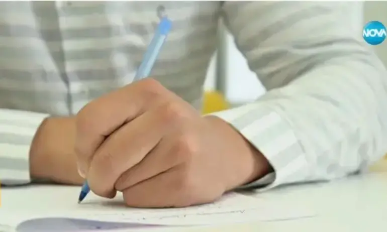 Край на преписването: Българин създаде приложение, което слага край на „пищовите“ в училище