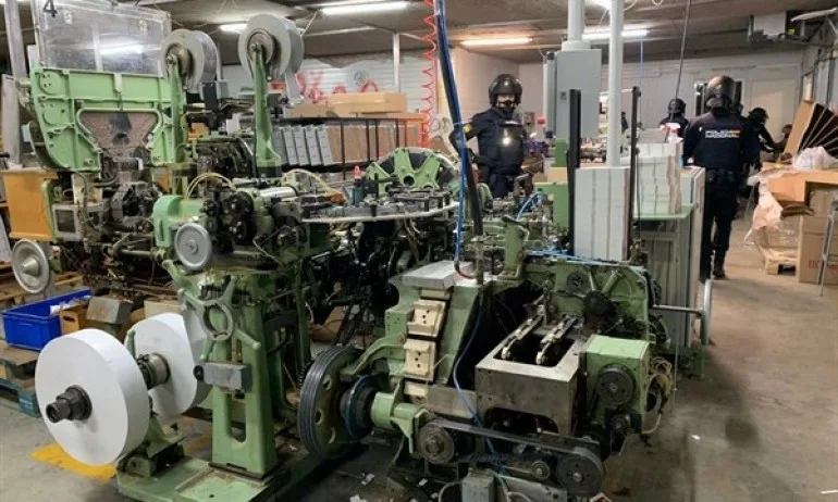 Разкриха нелегална фабрика за цигари в Испания, българин е сред задържаните - Tribune.bg