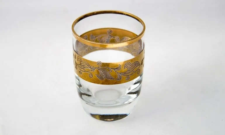 Русия забрани продажбата на алкохол в кварталните магазинчета - Tribune.bg