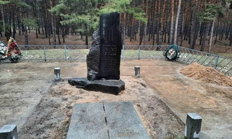 МВнР: Паметникът на хан Кубрат в Мала Перешчепина се възстановява - Tribune.bg