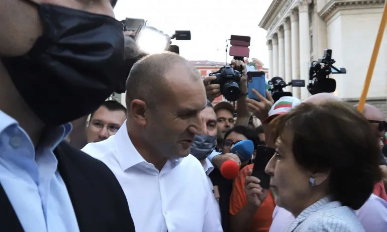 Странен инцидент с Ренета Инджова. Казала, че е паднала по стълбите, после размислила, че е блъсната - Tribune.bg