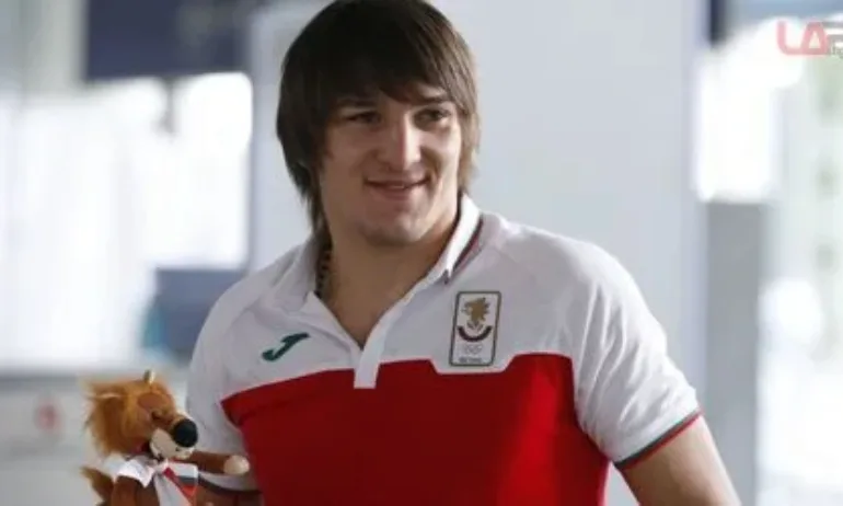 Борецът Даниел Александров с нова победа и инициатива, насърчаваща младите да спортуват - Tribune.bg