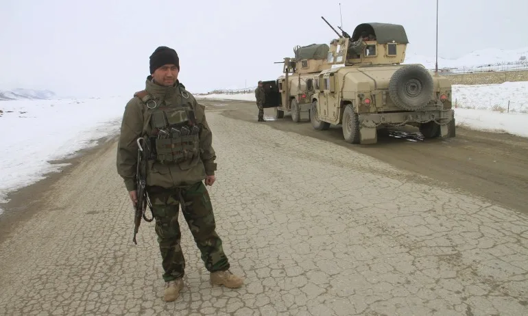 Ройтерс: Военен американски самолет се е разбил в Афганистан - Tribune.bg