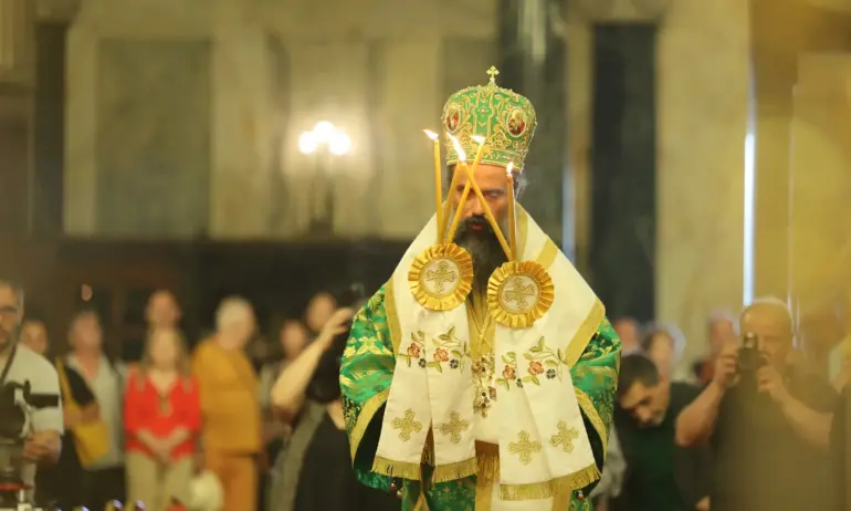 Патриарх Даниил отслужи първата си литургия - Tribune.bg