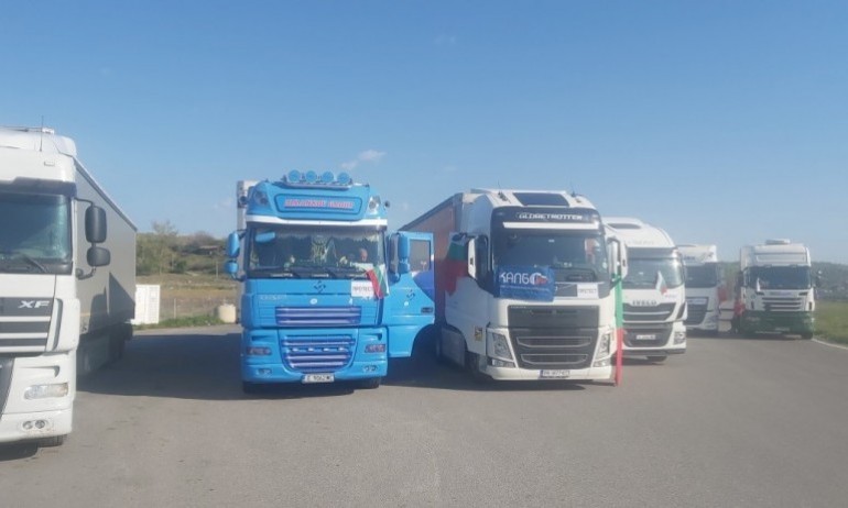 Превозвачите в Русе блокираха движението при Дунав мост - Tribune.bg