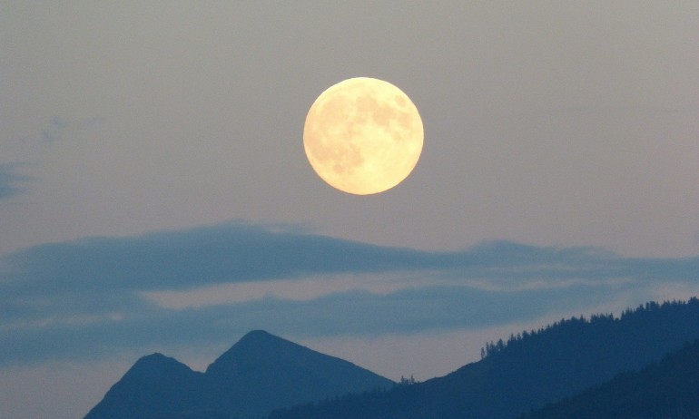 Пълнолуние в знак Везни - Tribune.bg