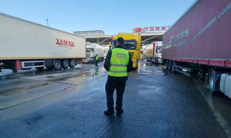 Иззеха близо 30 000 маркови стоки на Капитан Андреево - Tribune.bg