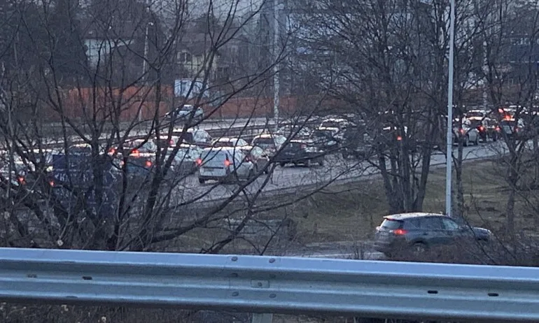 След изтичането на газ – колите вече се движат по Цариградско шосе - Tribune.bg