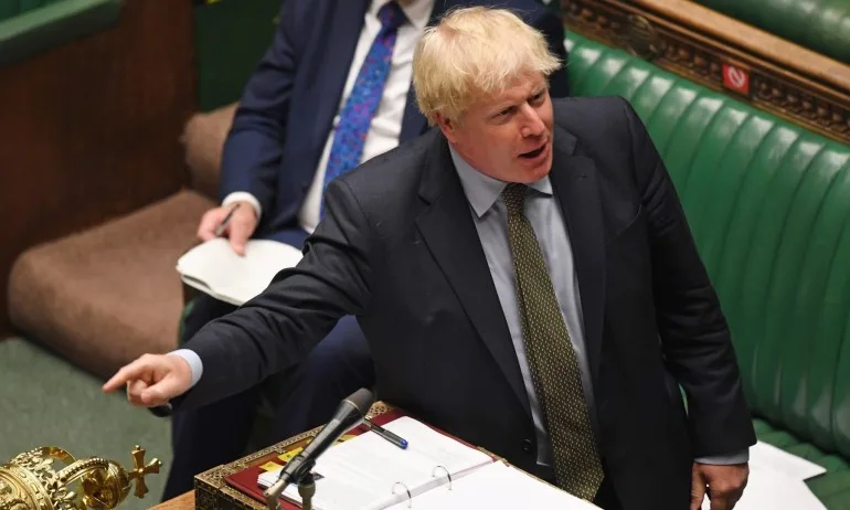 Британският премиер обяви антиваксърите за смахнати - Tribune.bg