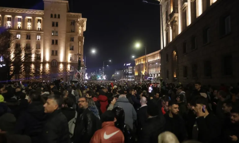 Хиляди се събраха в центъра на София на поредния протест - Tribune.bg
