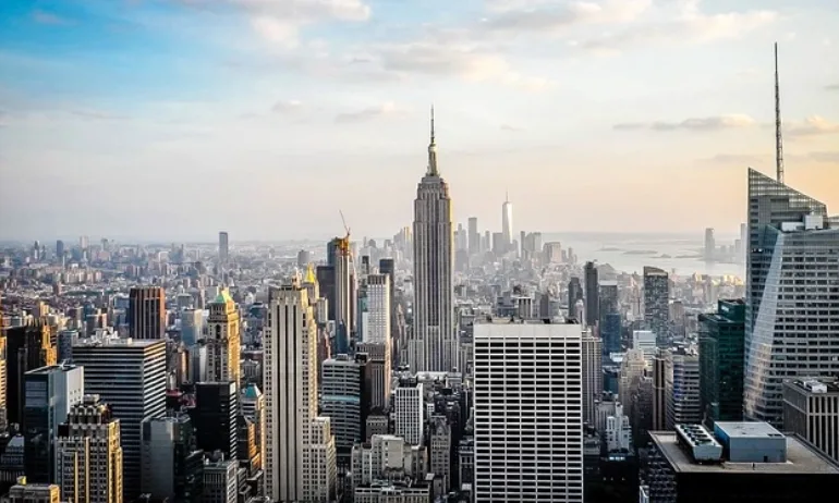 Ню Йорк потъва, а небостъргачите му го смазват. Това е