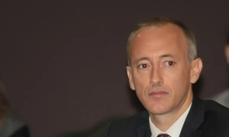 Половината учениците, необхванати от онлайн обучението поради пандемията, не са имали устройства - Tribune.bg