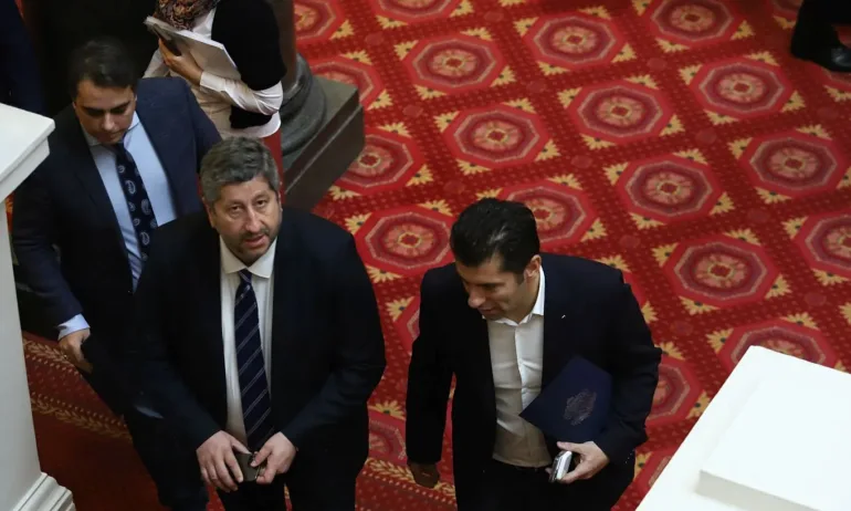 Шампанско и сълзи: Изборите на ПП-ДБ - Tribune.bg