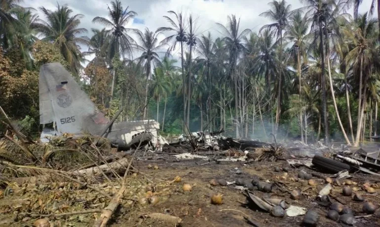 Загиналите след падането на самолета във Филипините са десетки - Tribune.bg