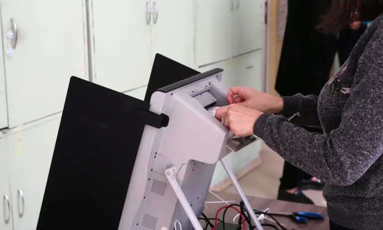 Утвърдена е методиката за проверка на машините за гласуване. Проверката