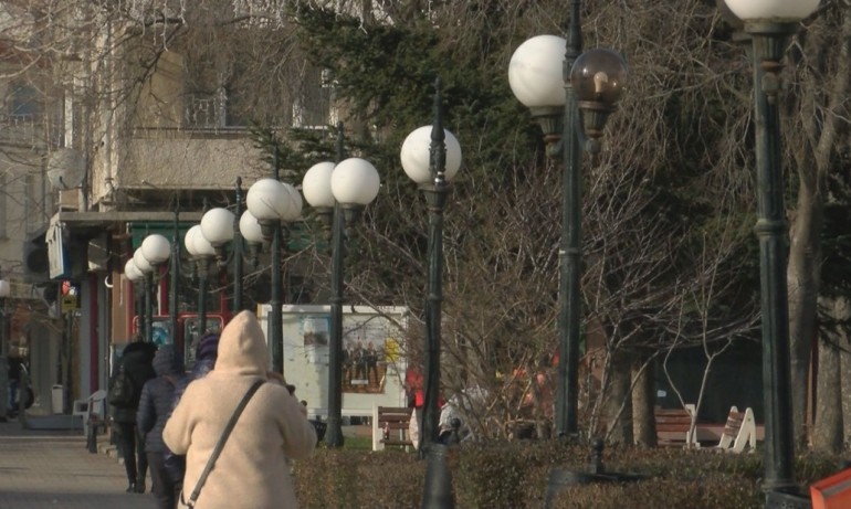 Рекордно висока сметка за ток - Поморие гаси част от уличното осветление - Tribune.bg