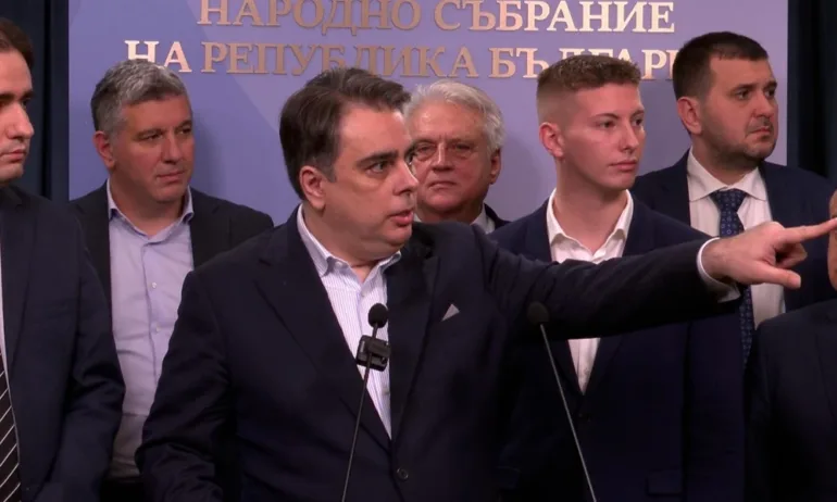 От Фейсбук профила на Калина АндроловаСъвсем малко надигнаха глава ПП/ДБ