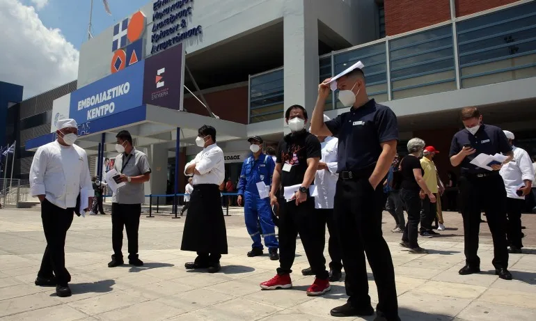 Свободно движение за ваксинираните в Гърция - Tribune.bg