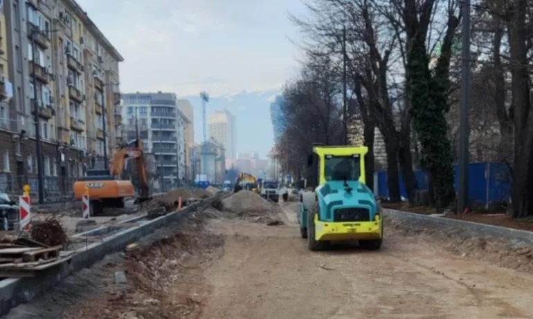 Сигнал: Некачественият материал си остава на Опълченска, спукаха и тръба и заляха сгради (ОБНОВЕНА) - Tribune.bg