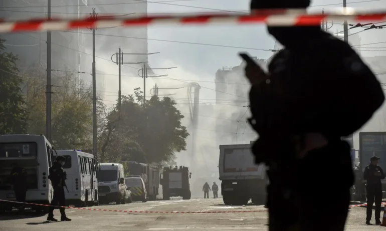 Цяла Украйна е под въздушна тревога, удари над Харков, експлозии в Киев - Tribune.bg