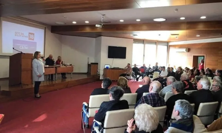 Деца под строй на предизборна среща на БСП в Харманли, родителите в неведение (СНИМКИ) - Tribune.bg