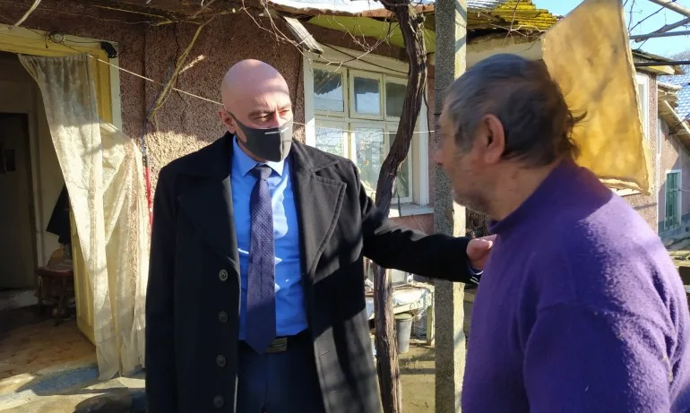 Трима нанесоха жесток побой и ограбиха 92-годишна жена и гледача й за 20 лева - Tribune.bg