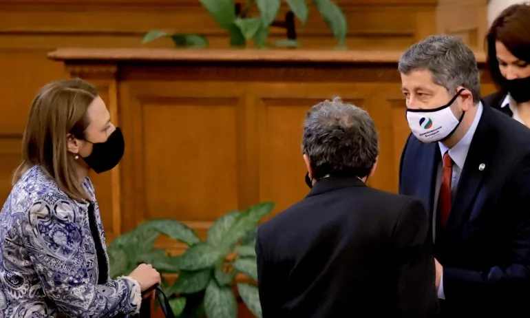 Димитър Стоянов за скандала с регистрацията на ДБ: ГЕРБ са малцинство и в ЦИК, и в РИК - Tribune.bg