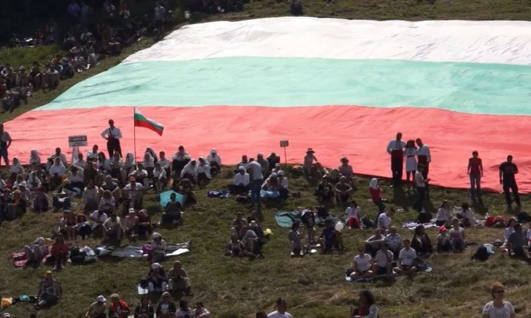 Озадачаващо: Протестъри скочиха на празнуващите Роженския събор - Tribune.bg