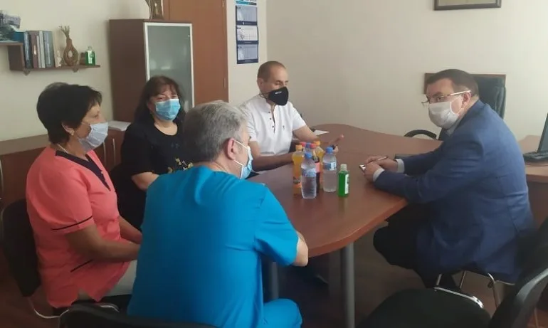 Всички контактни лица на положителния за COVID-19 лекар от ЦСМП-Кюстендил са отрицателни - Tribune.bg