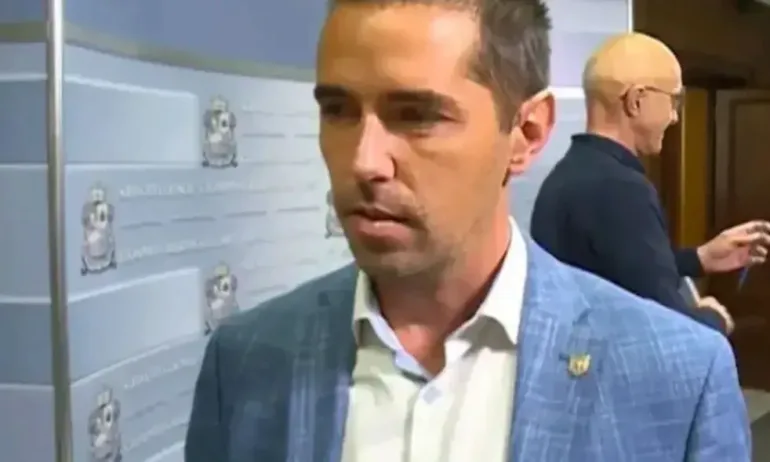 Софийски общинар преминал към Възраждане ще сваля украинското знаме от СО - Tribune.bg