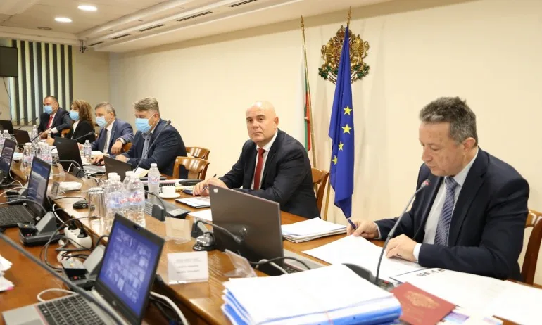 Във ВСС се съмняват дали Янаки Стоилов изобщо е запознат със сигнала на Рашков срещу Гешев - Tribune.bg