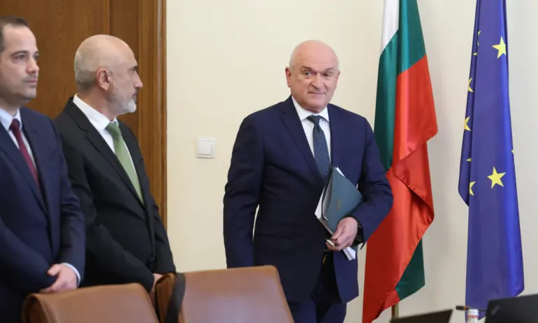 Очаквано: Предложението на Главчев за рокада срещна критики от Лена Бориславова, Нинова и Трифонов - Tribune.bg