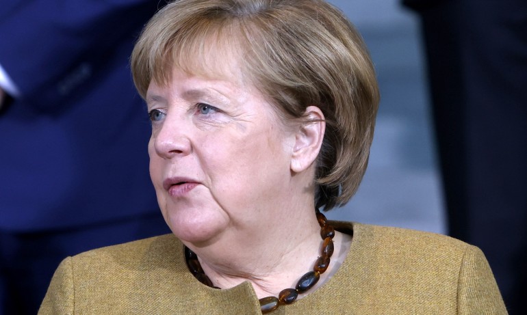 Бившият германски канцлер ходи на пазар самаАнгела Меркел, бивш канцлер