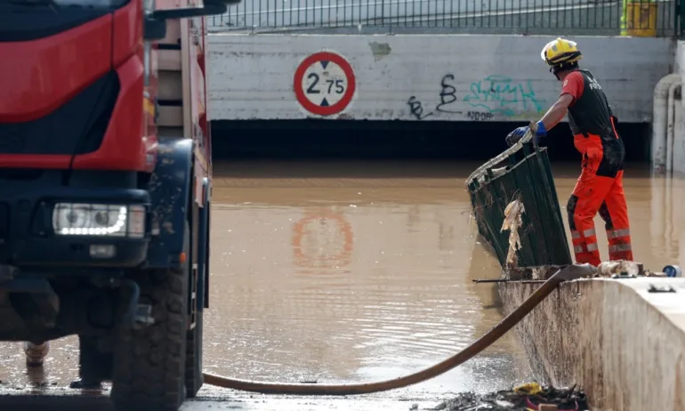 Испания понижи нивото на опасност от бури - Tribune.bg