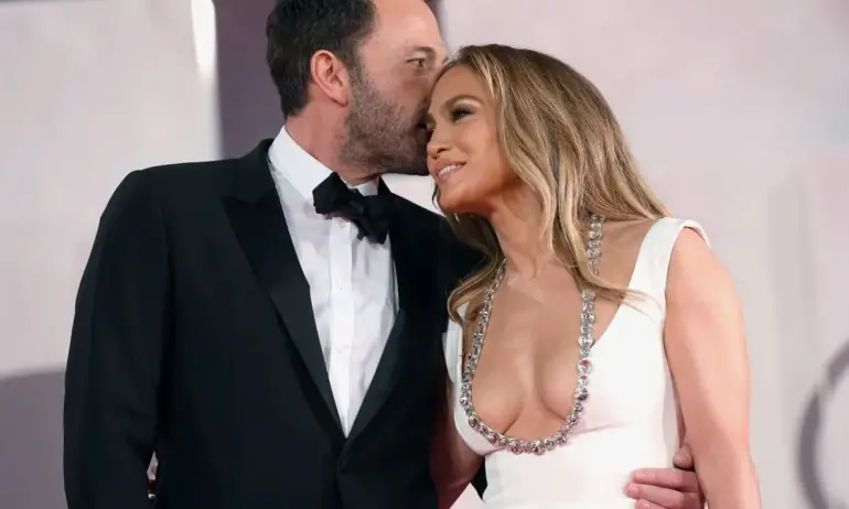 Дженифър Лопес и Бен Афлек събраха приятели за първата си година като семейство - Tribune.bg