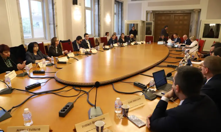 Финансовата комисия в НС обсъжда удължаването на бюджета от 2022 г. - Tribune.bg