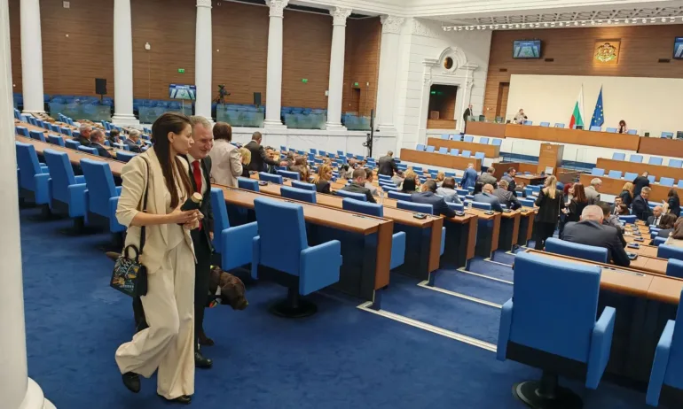 Народното събрание ще гласува на първо четене и промените в Закона за защита на потребителите - Tribune.bg