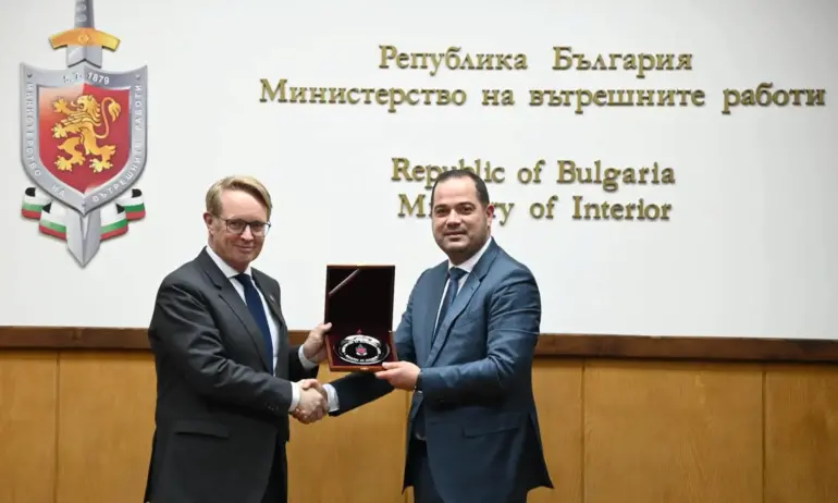 Калин Стоянов: България е с висока оценка от Фронтекс и подкрепа за сухопътен Шенген - Tribune.bg