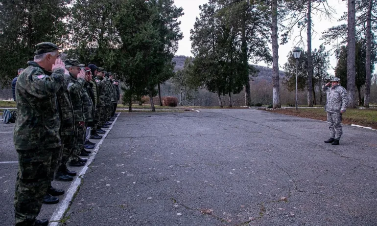 Кметът на Ловеч поздрави за празника на Военно формирование 24480 - Tribune.bg