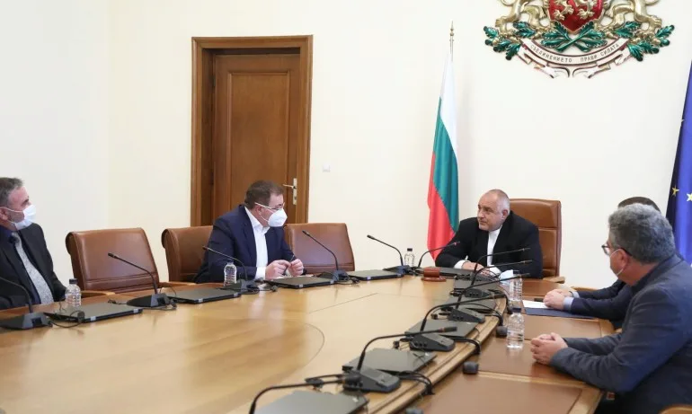 След работно съвещание при премиера: Ситуацията с коронавируса и натискът върху болниците са под контрол - Tribune.bg