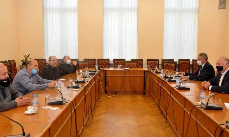 Росен Желязков: Таксиметровите превозвачи ще бъдат подпомогнати финансово от държавата - Tribune.bg