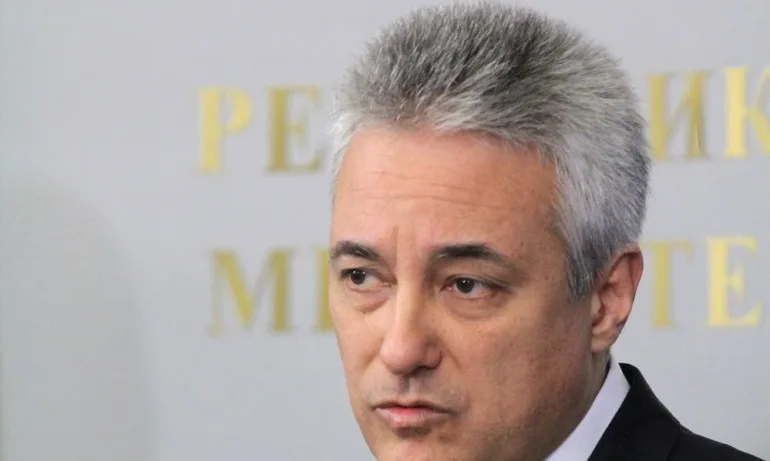 Посланик Райков опроверга твърденията, че опитва да ограничи броя на секциите във Великобритания - Tribune.bg