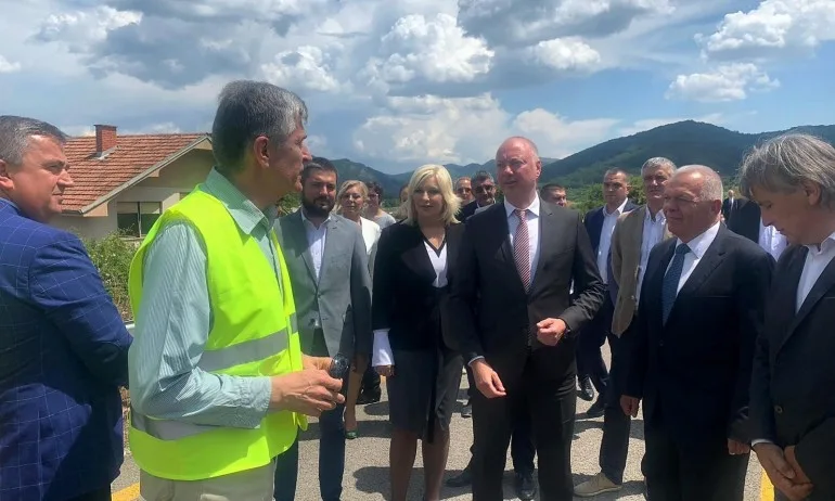 Транспортните министри на България и Сърбия инспектираха строителството на магистралата от Ниш до българската граница - Tribune.bg