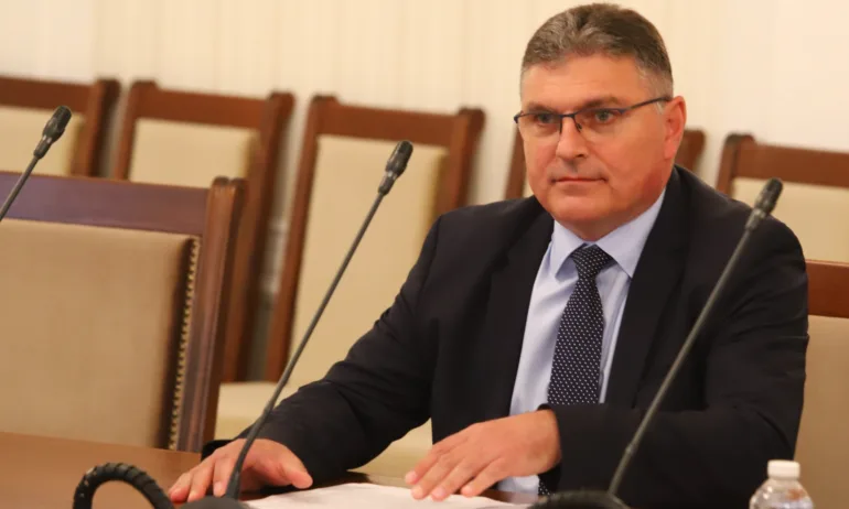 Посланикът ни в САЩ след случката с Луфханза: Синът ми се прибира, инцидентът се дължи на неграмотност - Tribune.bg