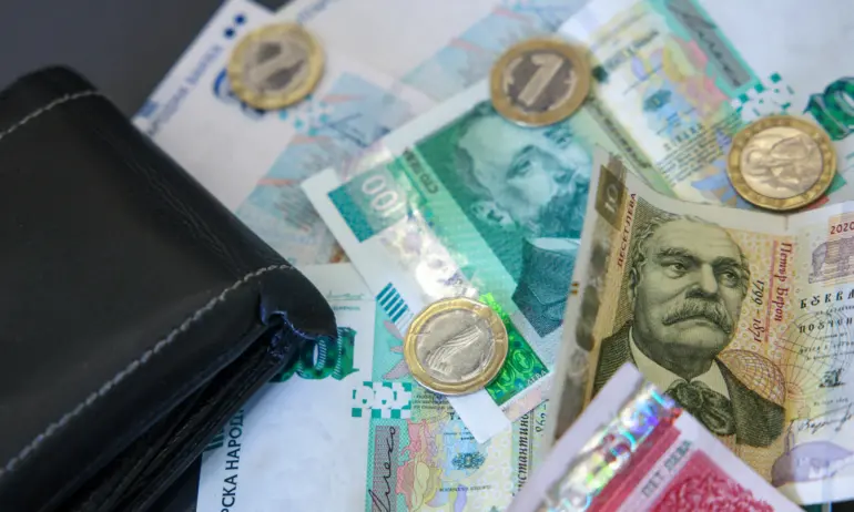 Домашни помощнички обраха 90-годишен мъж от Средец - Tribune.bg