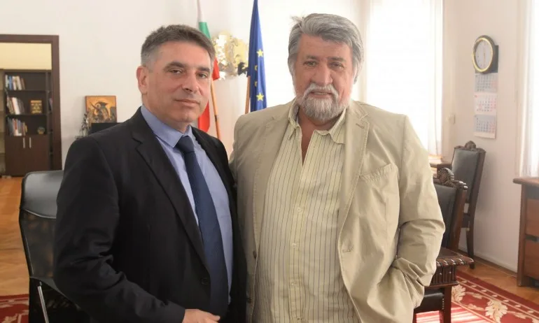 Кирилов и Рашидов обсъдиха борбата с трафика на ценности - Tribune.bg