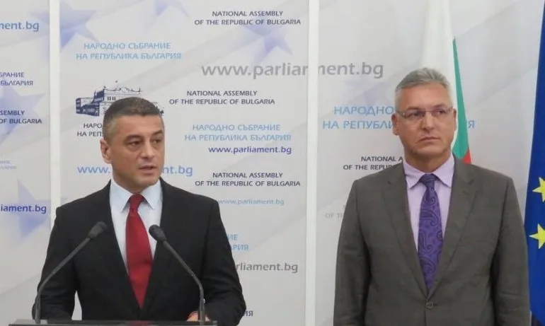 Само Нинова и Кирил Добрев остават в битката за БСП, трима от петима кандидати се отказаха - Tribune.bg