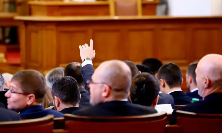 Депутатите решават за военната помощ за Украйна и минималната работна заплата - Tribune.bg